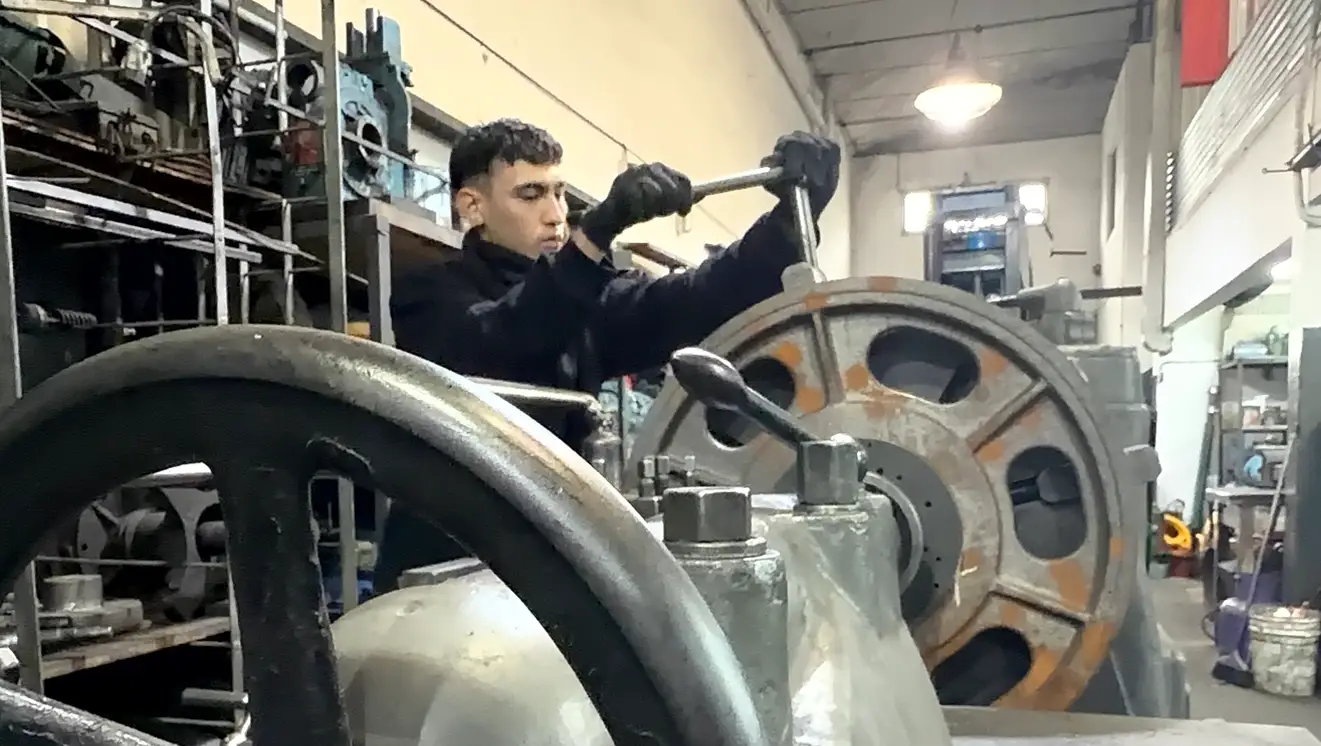 Trabajo electromecánico en el taller de G&G